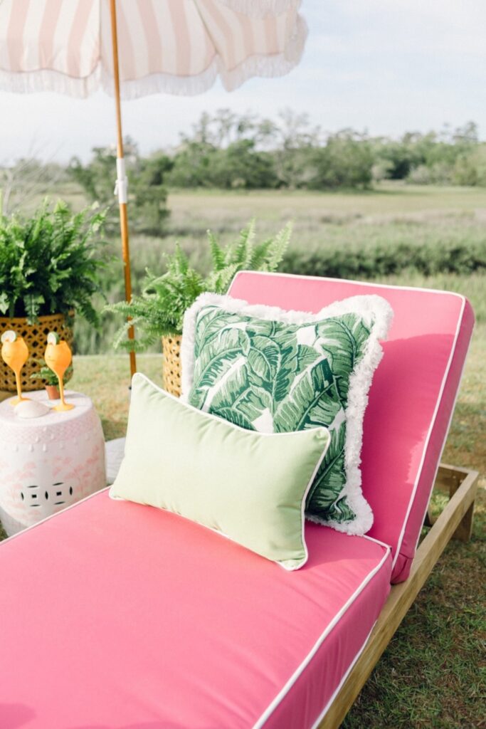 sunbeds pink, inspiration for outdoor pillows